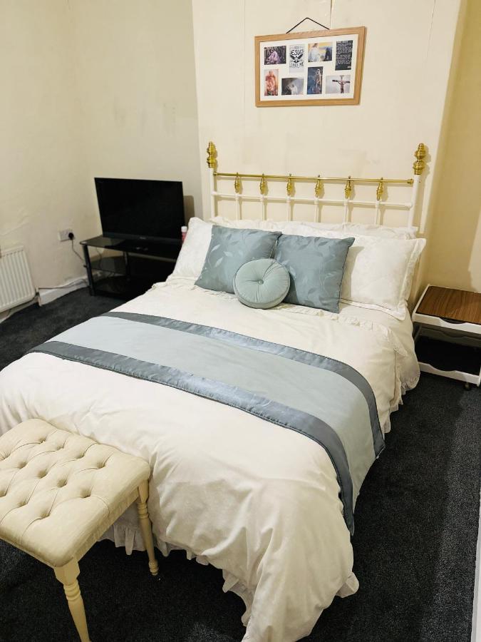 Double Bedroom In West Yorkshire, Leeds Leeds  Luaran gambar